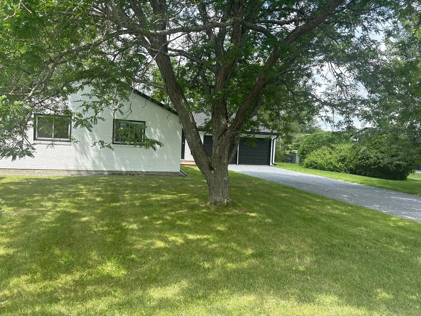 Large modern single-family home for rent. — Photo 2