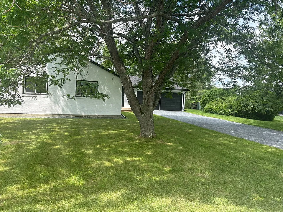 73 Candlewood Dr