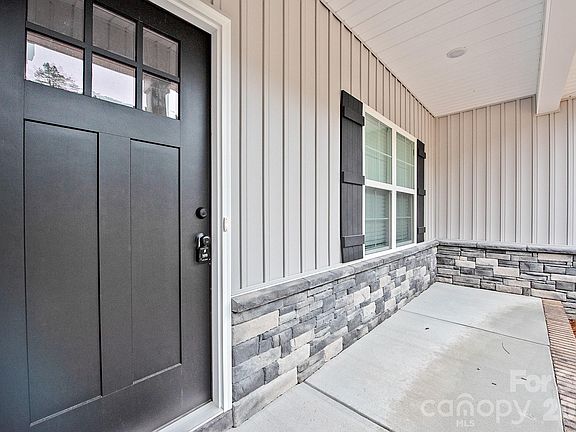 3rd image of 2765 Sherrills Ford Rd
