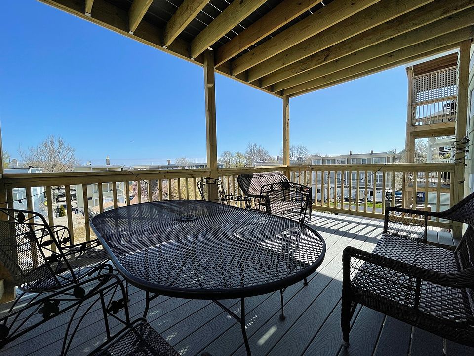 HUGE private rear Porch