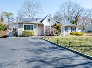 7 Marc Dr, Ridge, NY 11961