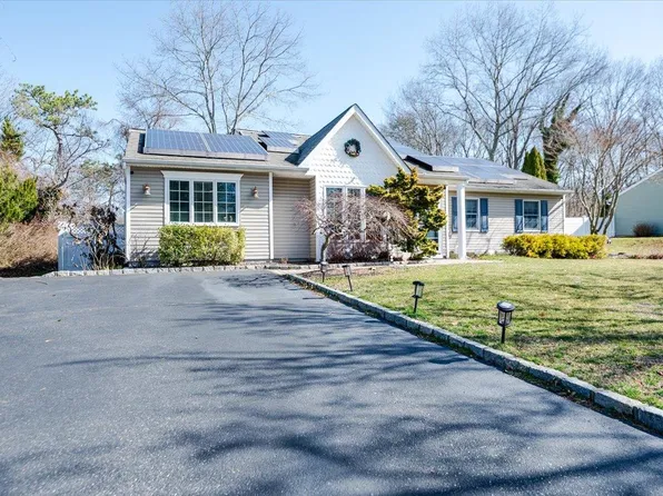 7 Marc Drive, Ridge, NY 11961
