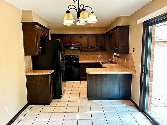 4th image of 605 Hawthorne Pl