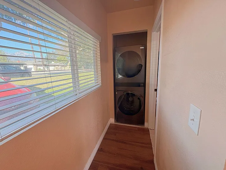 1322 W 11th St #B — Photo 4