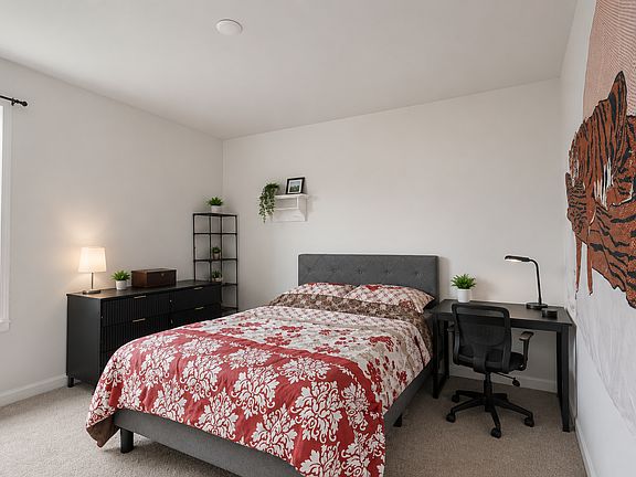 5th image of 32 Westmont Dr Room 2