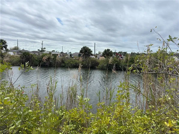 2320 NW 25th Ter, Cape Coral, FL 33993