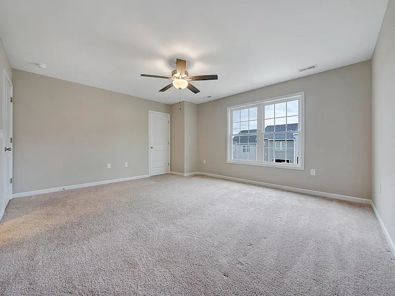 773 Holland Loop — Photo 14
