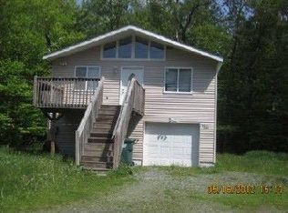 1088 Knollwood Dr, Tobyhanna, PA 18466