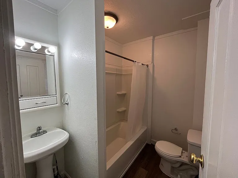 319 E Main St — Photo 6