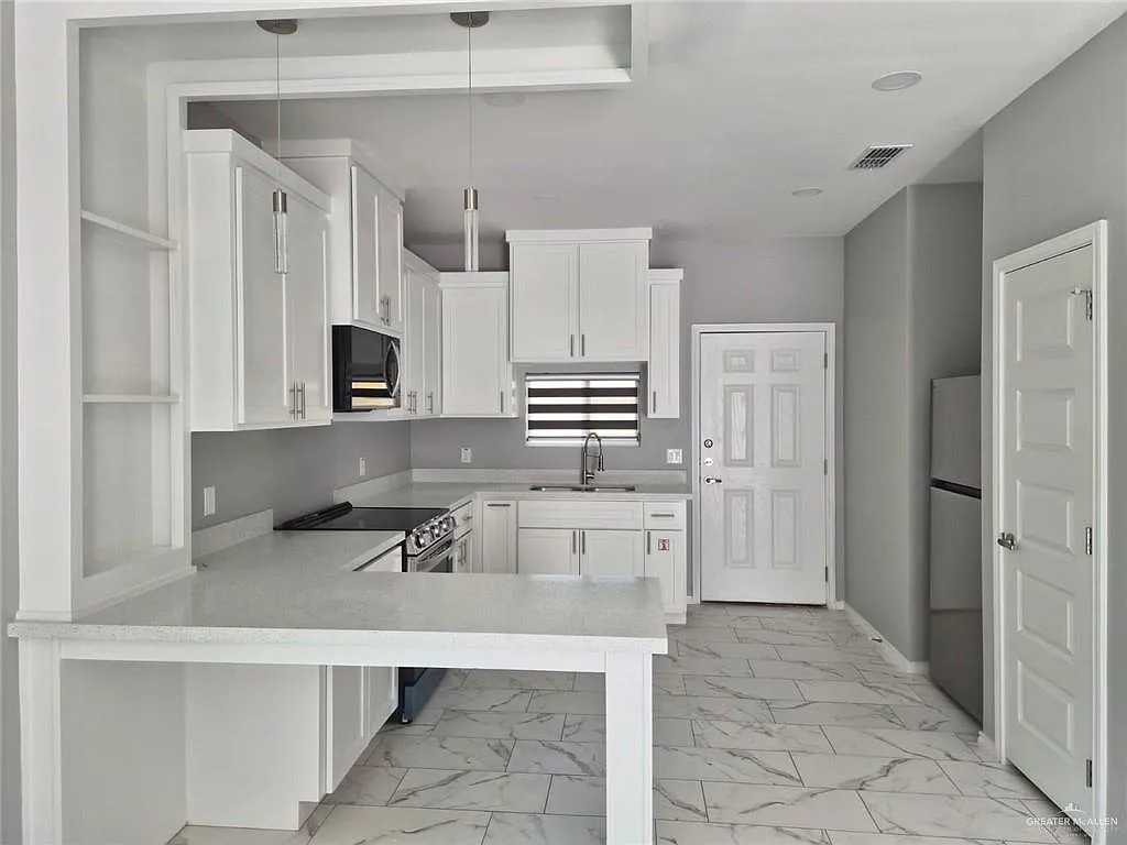 3 bed, 2.0 bath, 1000 sqft, $1,350 — Photo 4