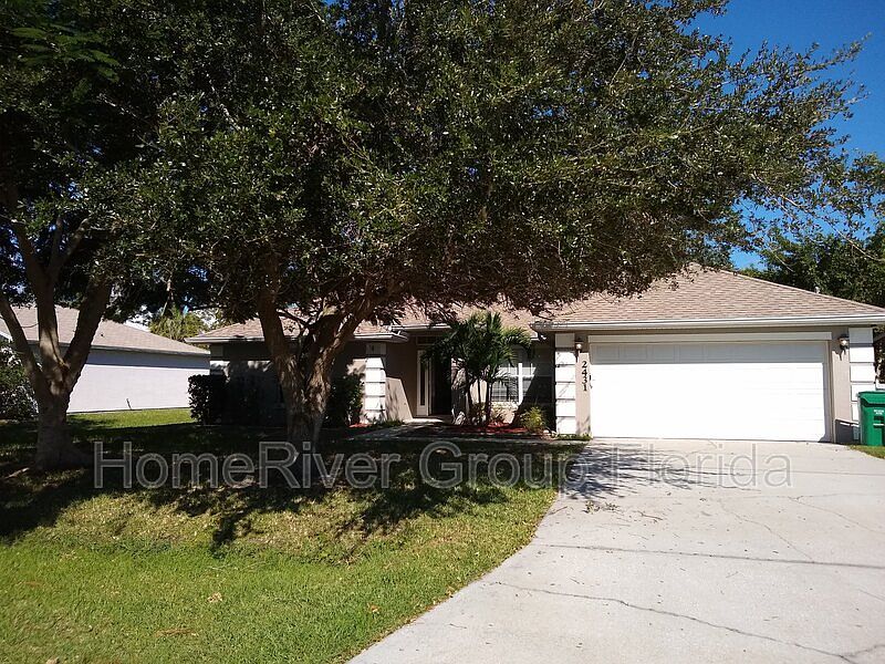 1st image of 2431 SE Gilbert Ave