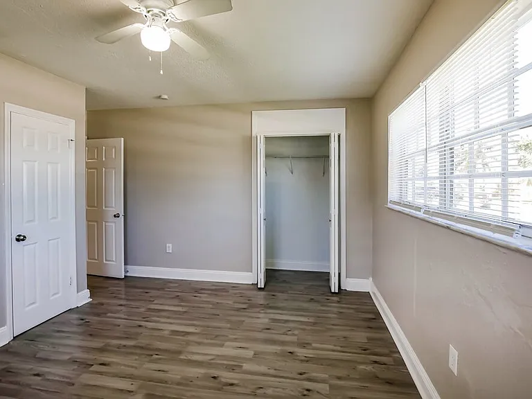 2300 De Soto Dr — Photo 12