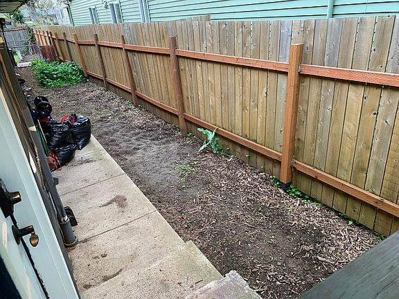 Side yard - perfect for pets or a small garden