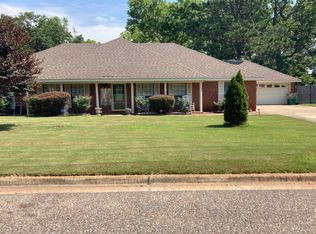 104 Scenic Dr, Elmore, AL 36025