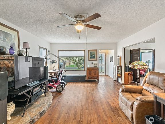 3rd image of 226 Karr Avenue