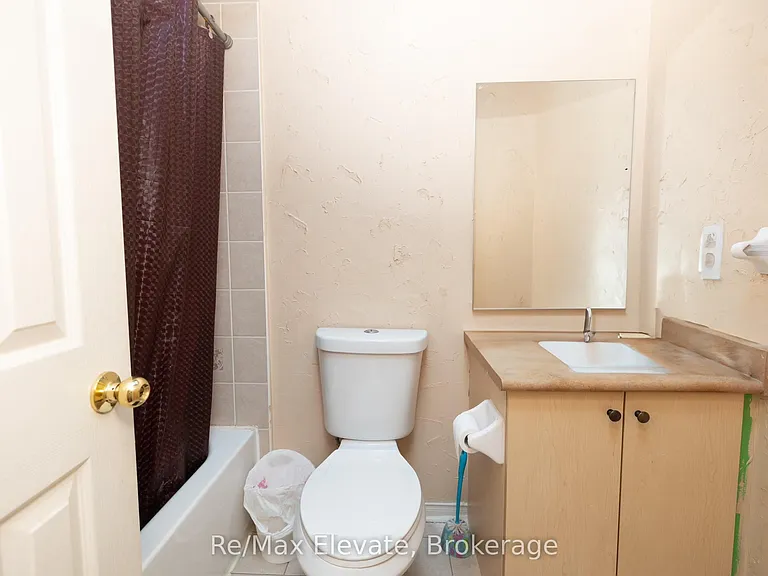 137 Conn Smythe Dr — Photo 9