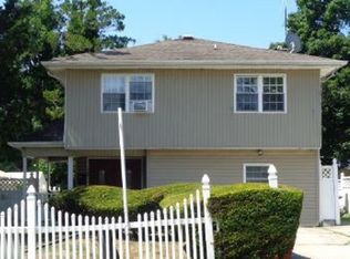 128 N 17th St, Wheatley Heights, NY 11798