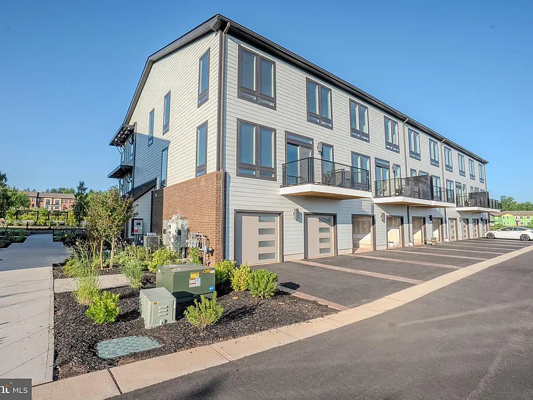 112 Village Dr — Photo 31
