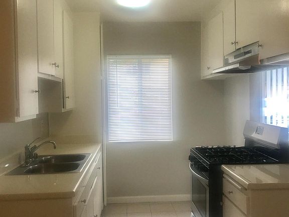 3rd image of 20437 Cohasset St APT 8