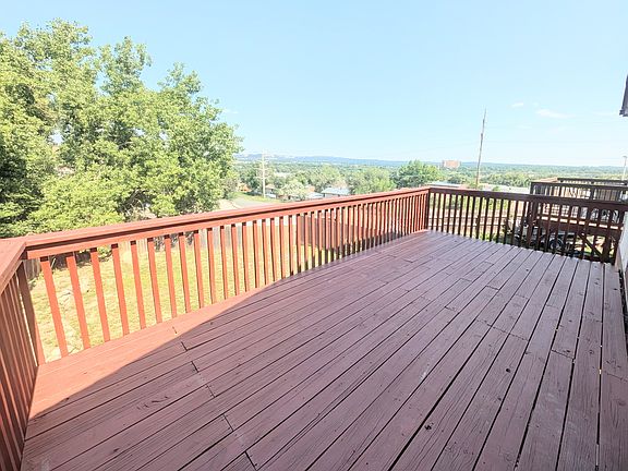 Entertain your company, comfortably, outside on your expansive deck overlooking the city!