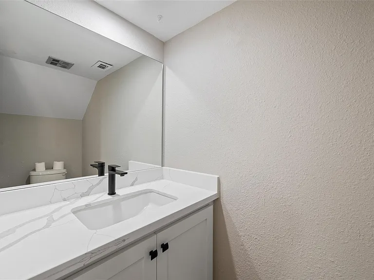 2113 Lake Village Dr — Photo 11