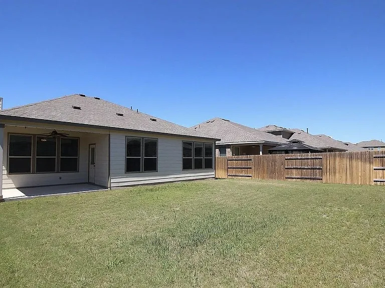 3005 Angelina Ct — Photo 17