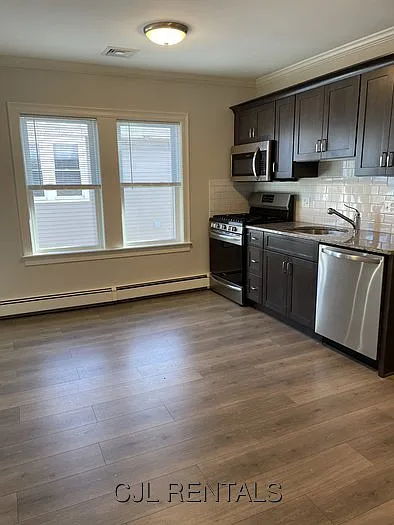 1 bed, 1.0 bath, $2,500 — Photo 2