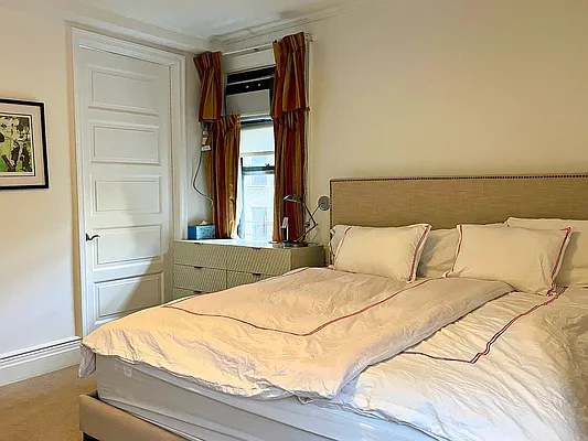 Rented by Sidewalk Realty LLC | media 7