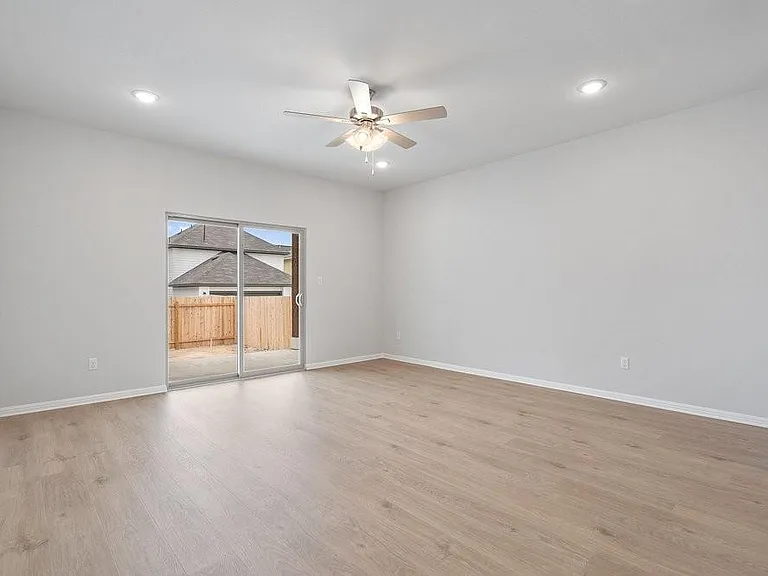 132 Condesa St — Photo 10