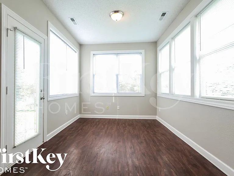 9778 Rhodes Ln — Photo 6