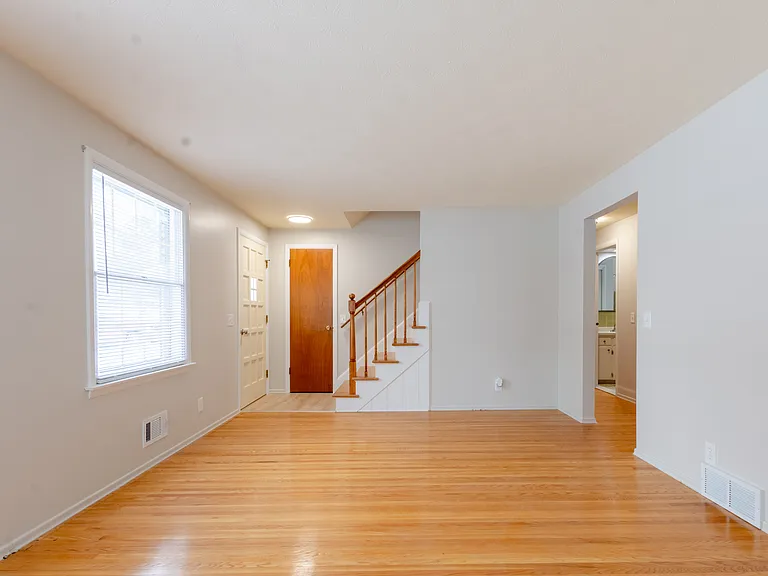 1 Larkspur Ln — Photo 4