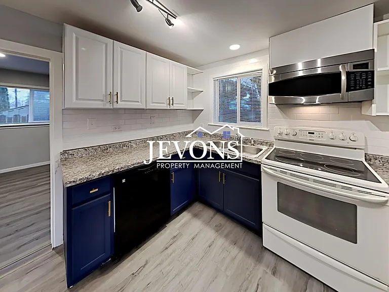 3303 S Ainsworth Ave #A — Photo 4
