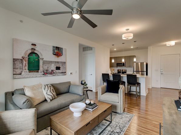 2500 Summer Lee Dr #102