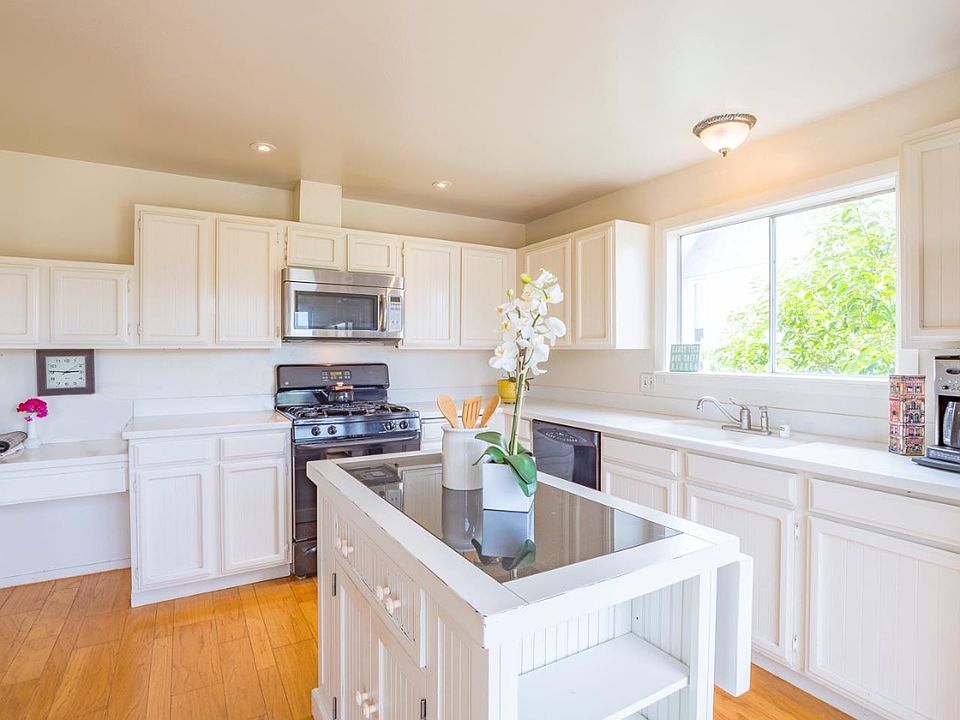 1st image of 823 Cresta Vista Way