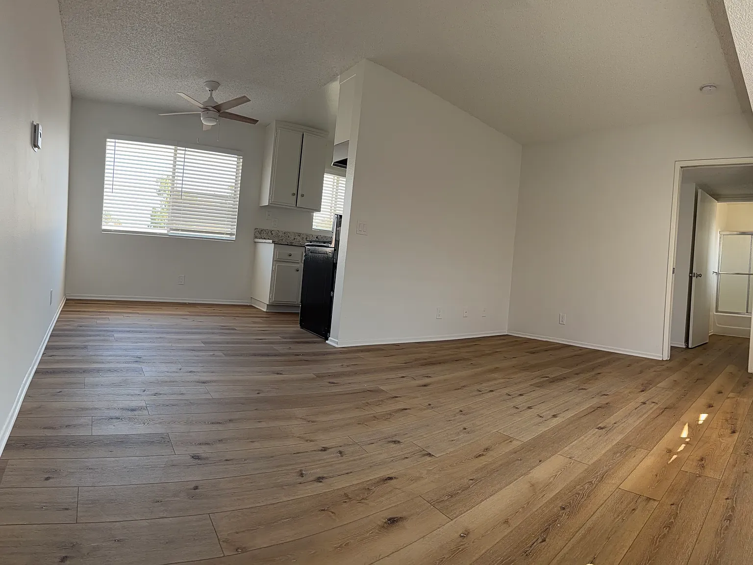 2 bed, 900 sqft, $2,595 — Photo 2
