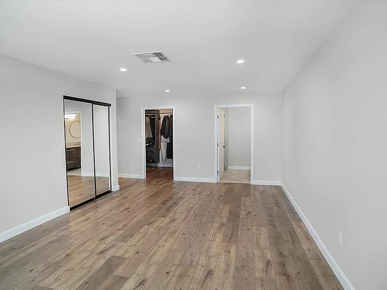 22934 Roscoe Blvd — Photo 6