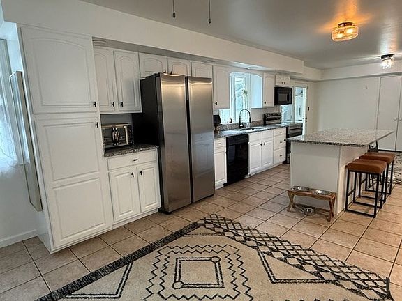 4th image of 1601 Valley Dr