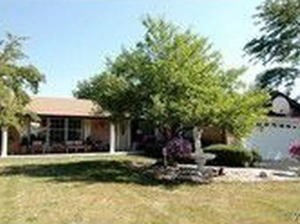 212 E Hackberry Dr, Arlington Heights, IL 60004