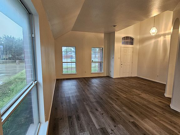 3rd image of 706 Shady Meadow Ln