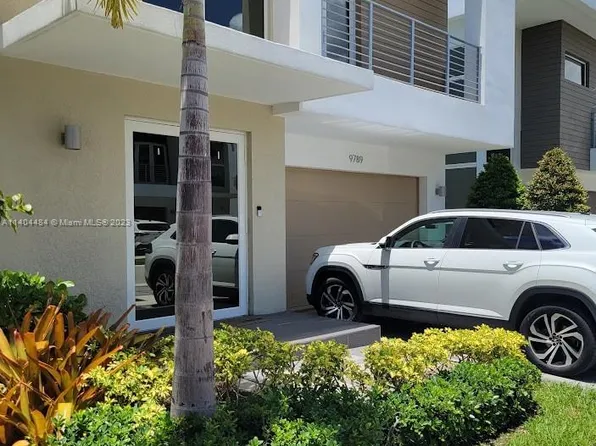 9789 NW 75th St, Doral, FL 33178