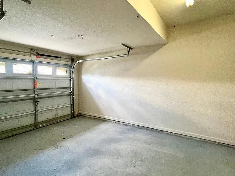 2950 Ashland Ln S — Photo 20