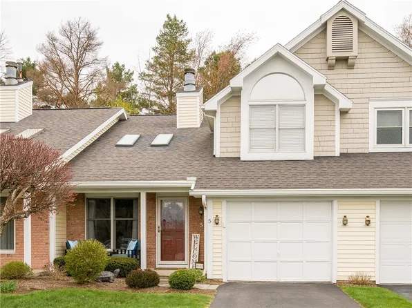 5 Overview Cir, Rochester, NY 14623