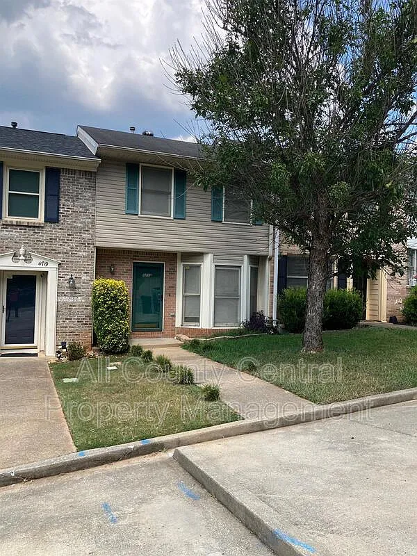 2 bed, 1.0 bath, 1031 sqft, $1,085 — Photo 3