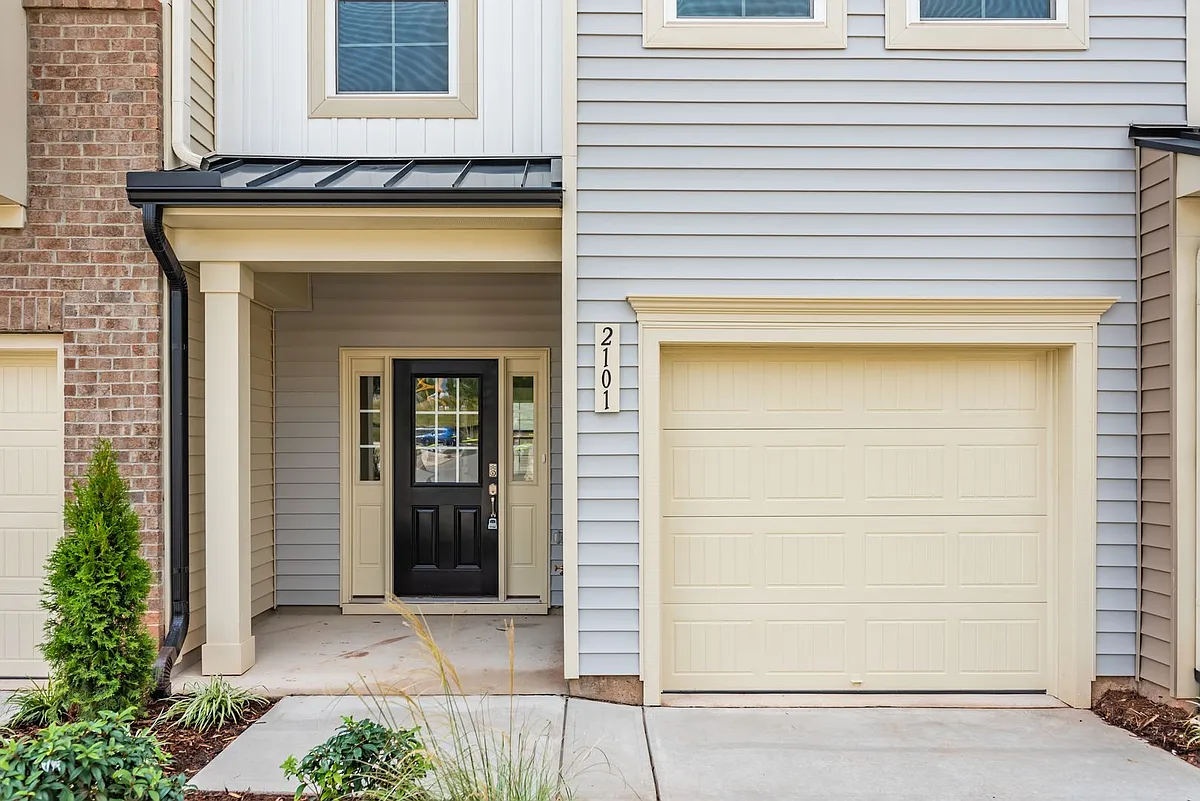 Building Photo - 2101 Nandina Trl