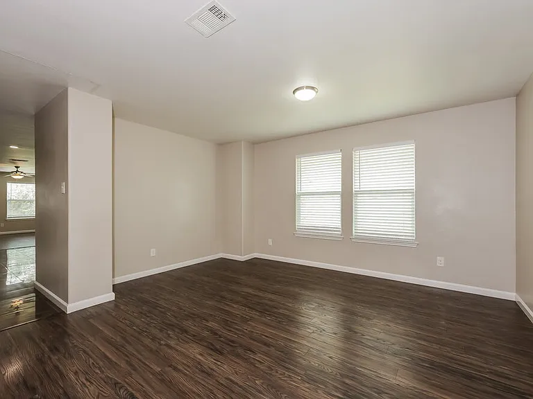 8820 Elk Creek Ln — Photo 5