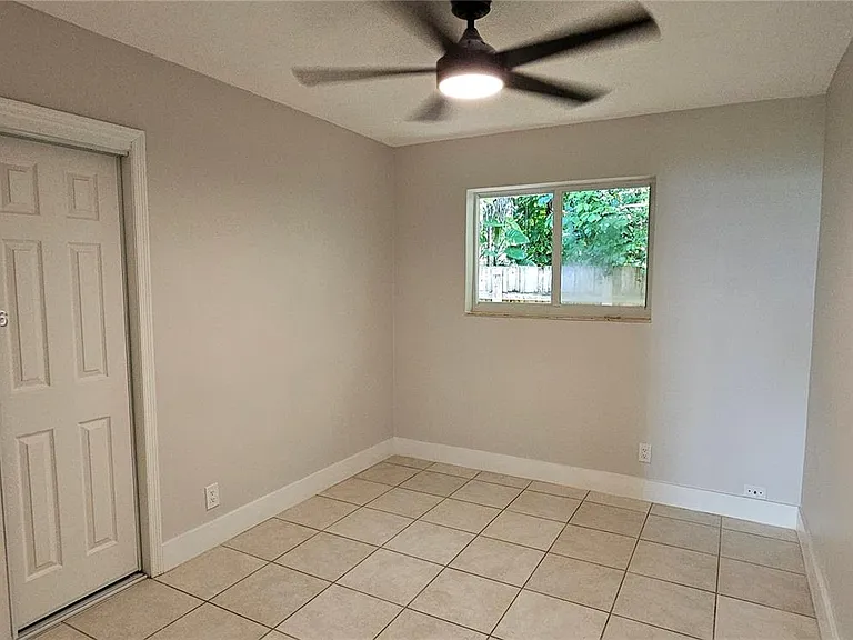 818 SW 4th St #3 — Photo 8