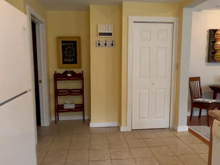 72 College St #10 — Photo 5