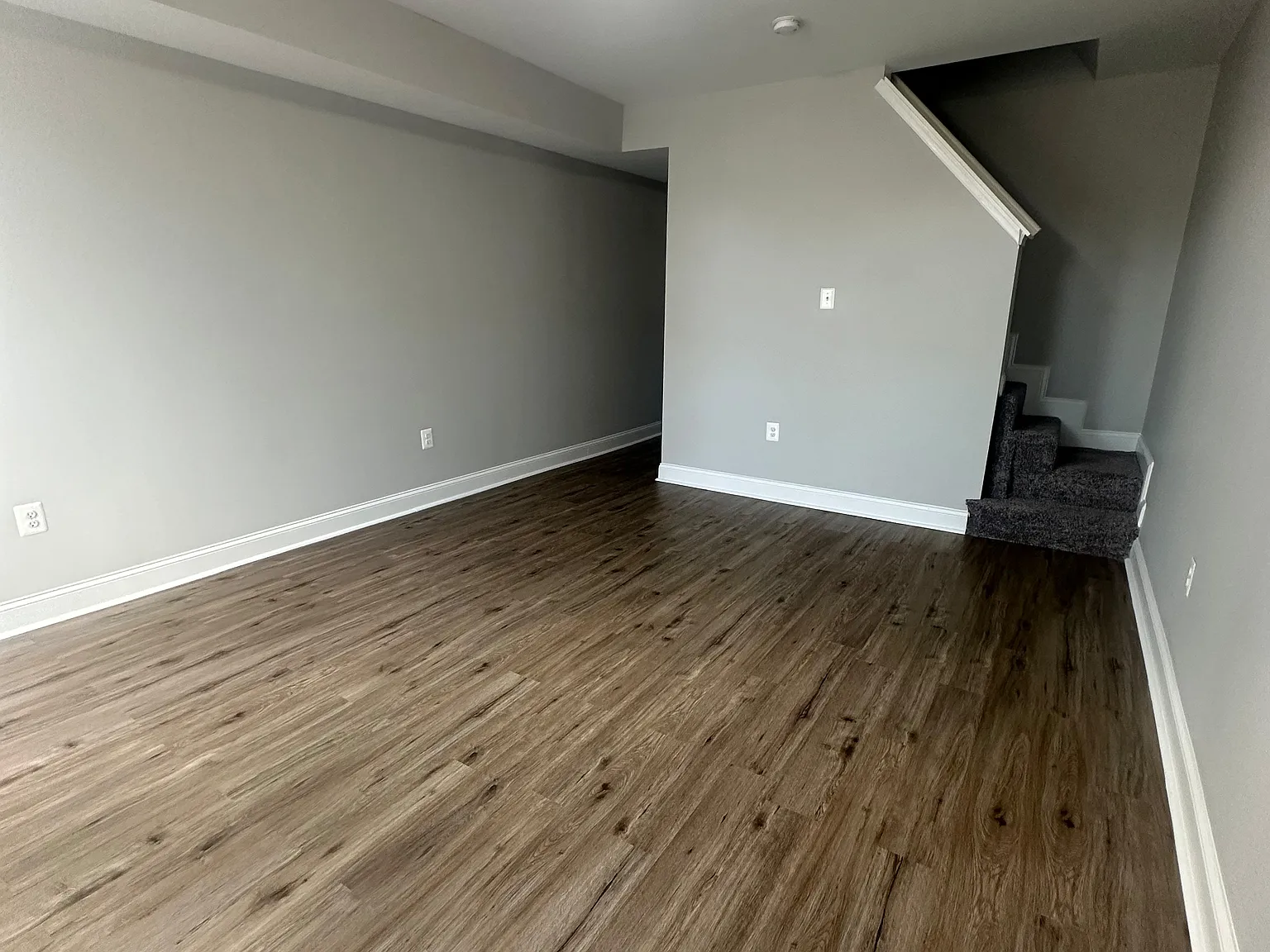 3 bed, 1.5 bath, $2,000 — Photo 2