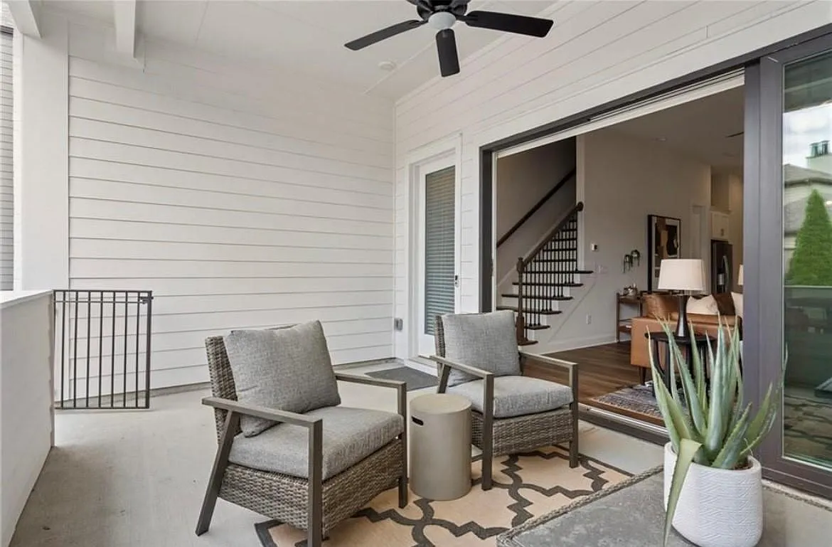 3 bed, 2.5 bath, 1888 sqft, $2,800 — Photo 3