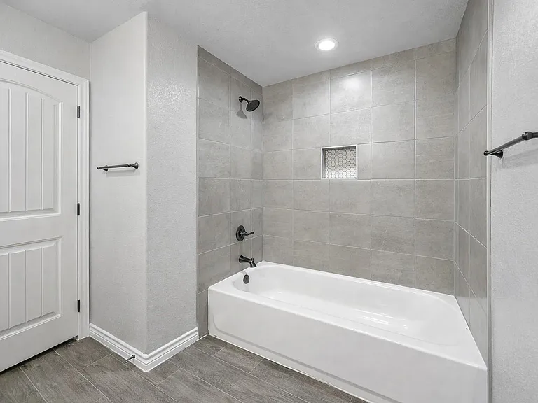 228 Saint Charles Dr — Photo 9